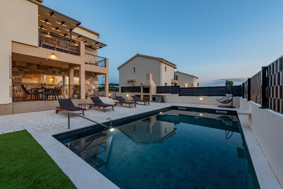 Property building, Swimming pool