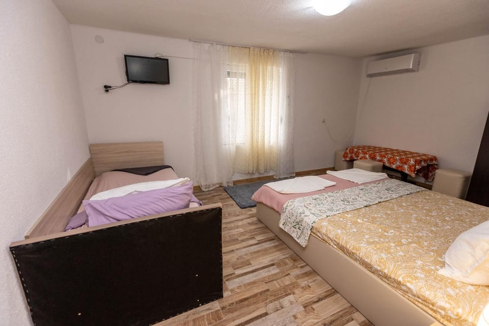 Evening entertainment, Bedroom, air conditioner