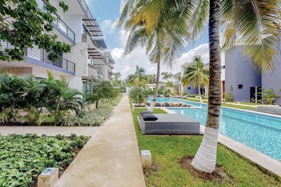 Contemporary poolside Condo, Wi-Fi - Paraiso Kaanal 101 Apartment in Tulum
