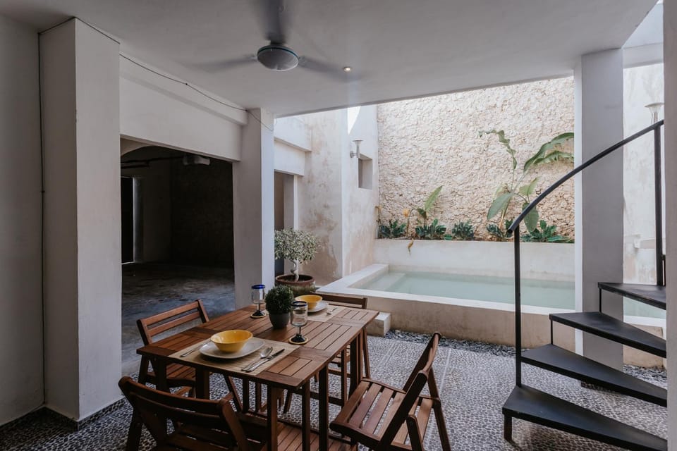 Dining area, Swimming pool