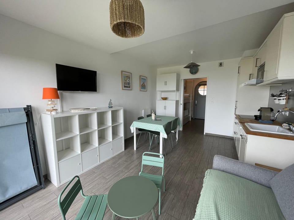 TV and multimedia, Living room, Dining area