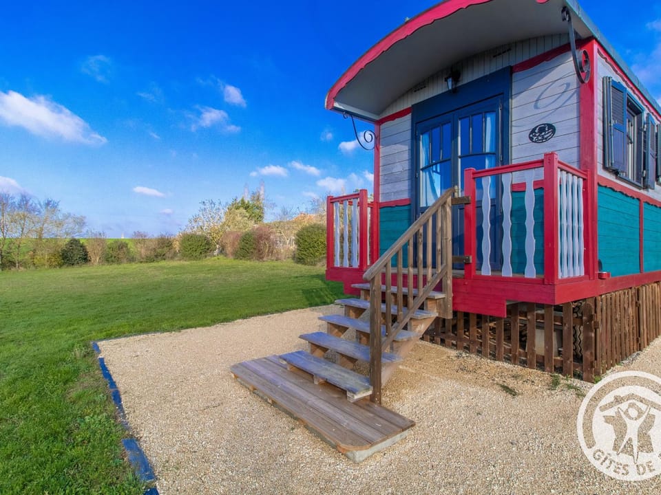 Roulotte climatisée avec piscine et jardin - FR-1-622-54 House in Pays de la Loire