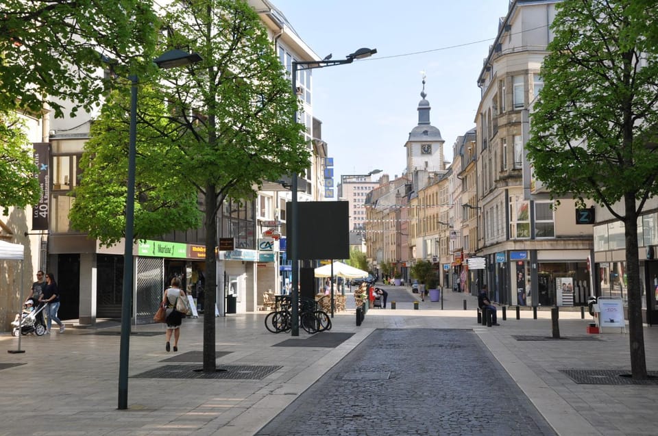 Nearby landmark, Neighbourhood, City view, Street view, Location