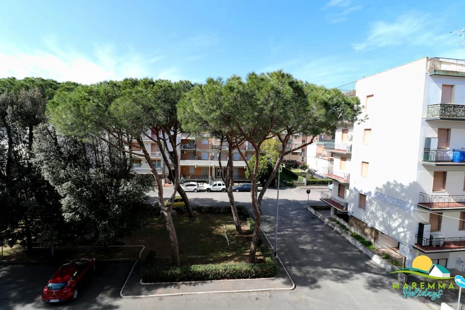 Property building, Neighbourhood, Parking
