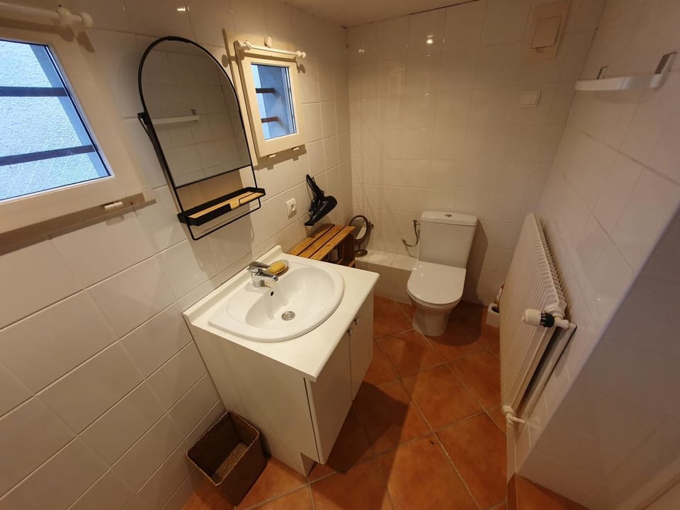 Toilet, Bathroom, towels