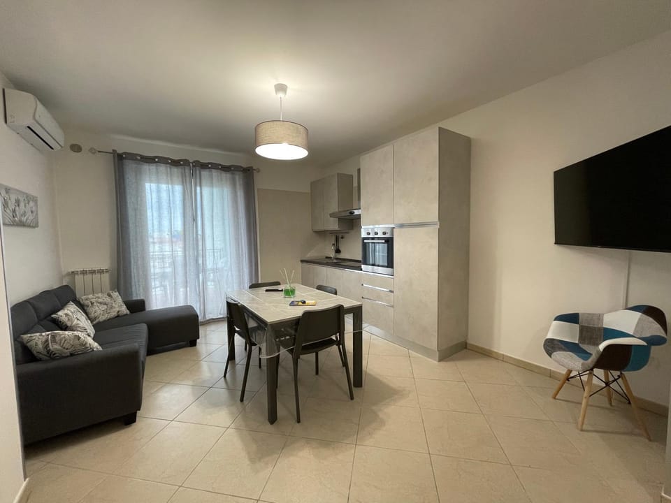 TV and multimedia, Kitchen or kitchenette, Living room, Seating area, Dining area, Evening entertainment, pet friendly, air conditioner