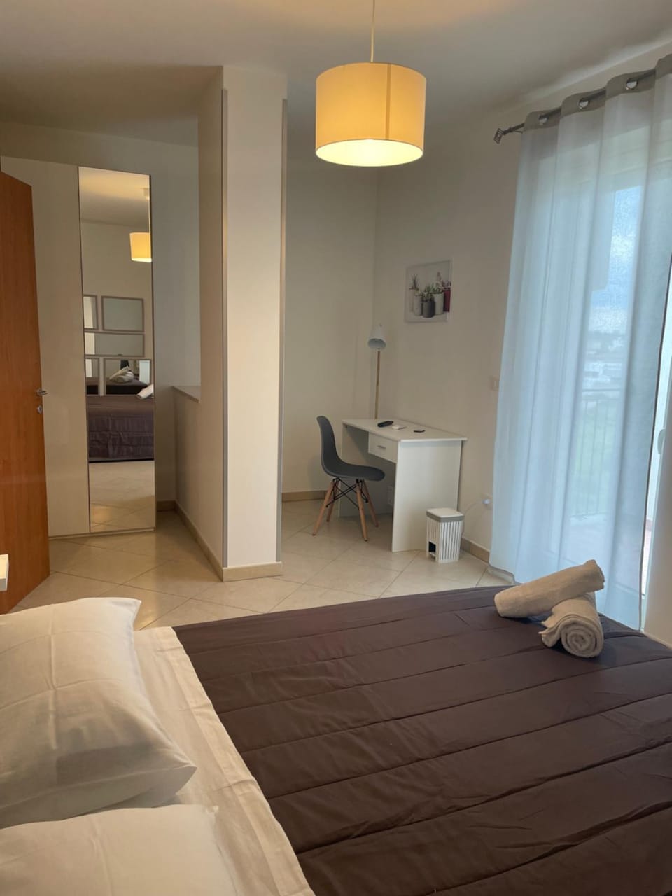 Bed, Photo of the whole room, Bedroom, towels