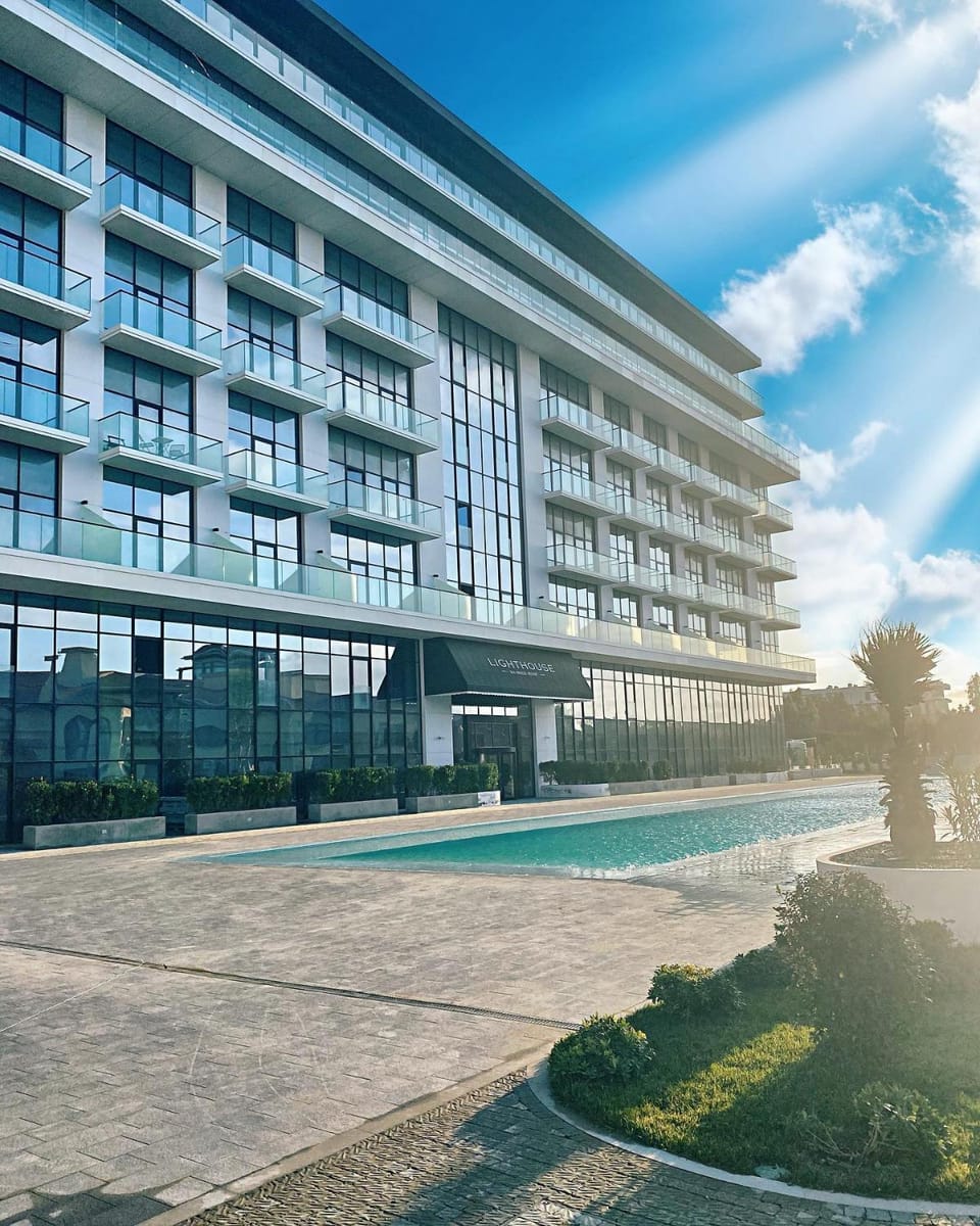 Property building, Day, Pool view, Swimming pool