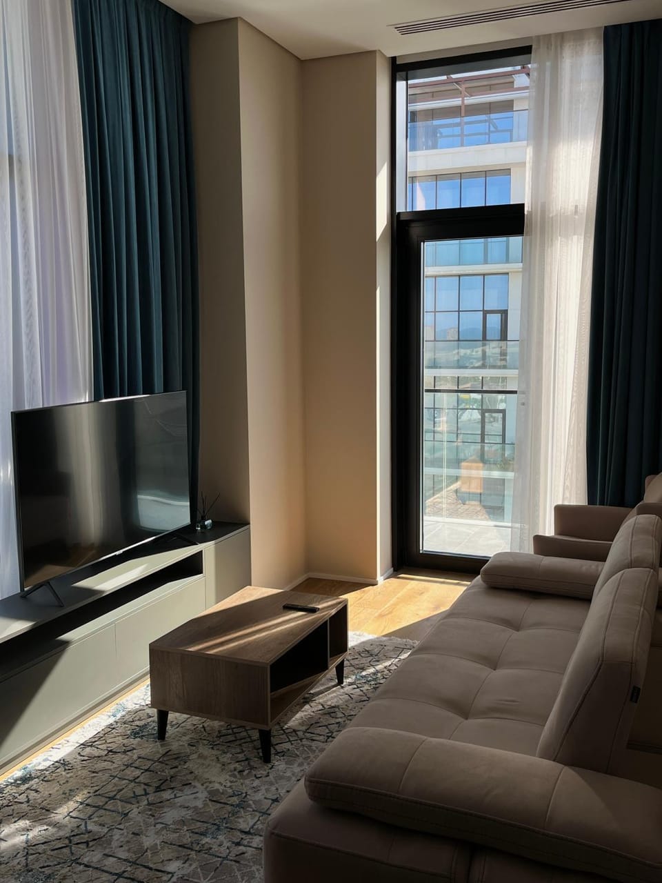 Communal lounge/ TV room, TV and multimedia, Living room, Seating area, Evening entertainment