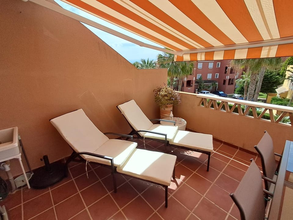 Balcony/Terrace, sunbed