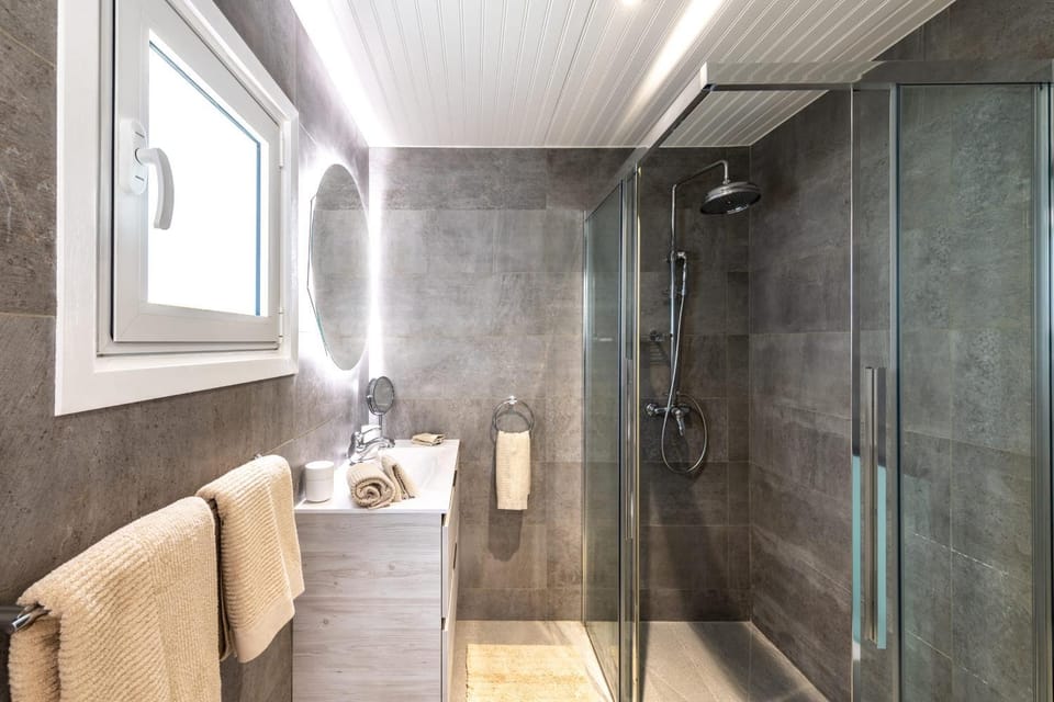 Shower, Bathroom, towels