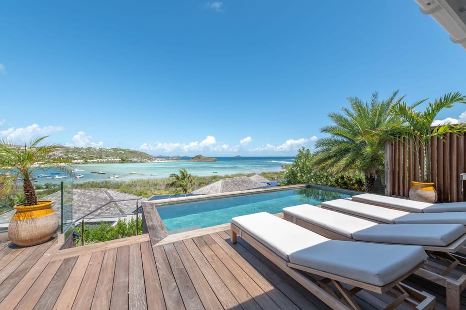 Patio, Natural landscape, View (from property/room), Balcony/Terrace, Lake view, Pool view, Sea view
