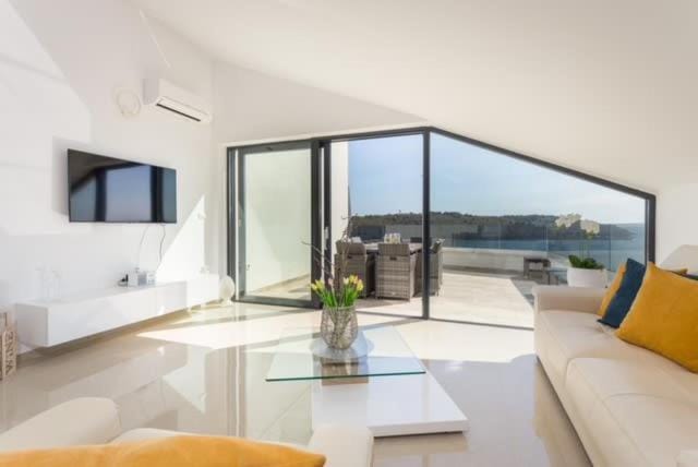 TV and multimedia, View (from property/room), Balcony/Terrace, Living room, Seating area, Sea view