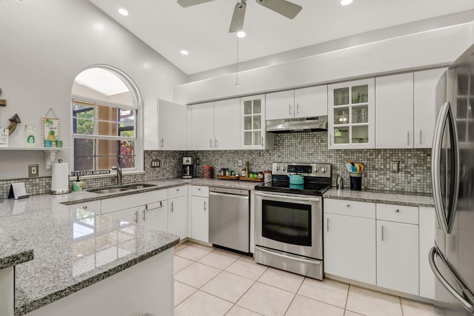 Kitchen or kitchenette, dishwasher, minibar, pet friendly, stove, toaster