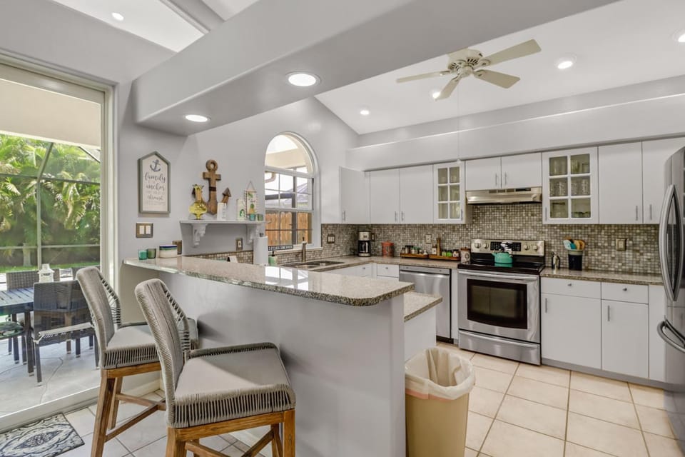 Kitchen or kitchenette, dishwasher, minibar, pet friendly, stove, toaster