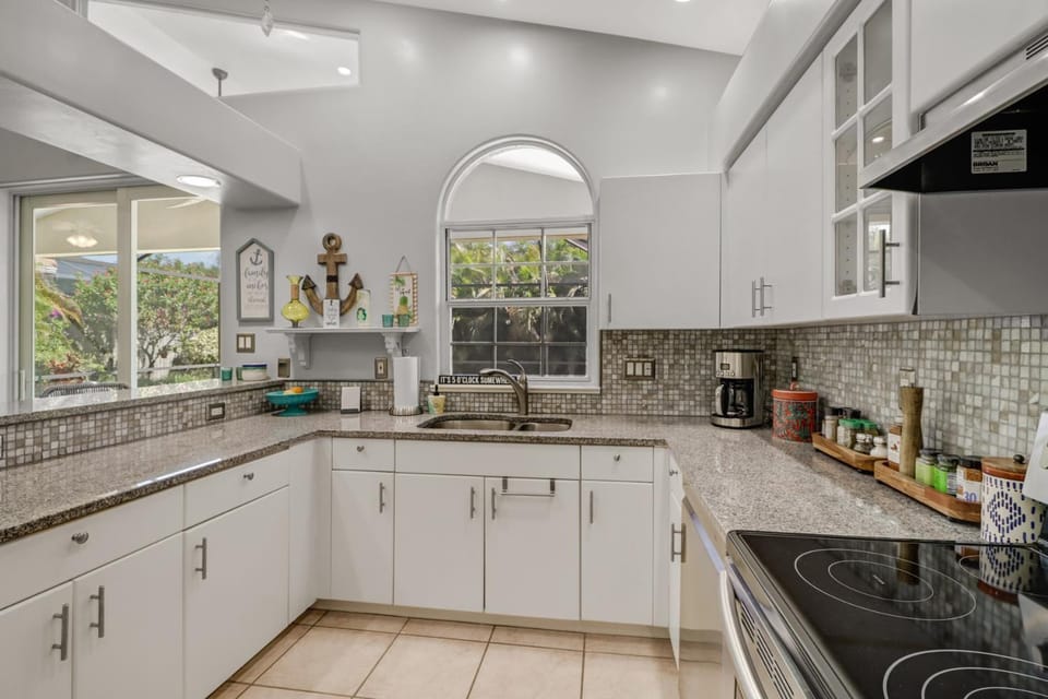 Coffee/tea facilities, Kitchen or kitchenette