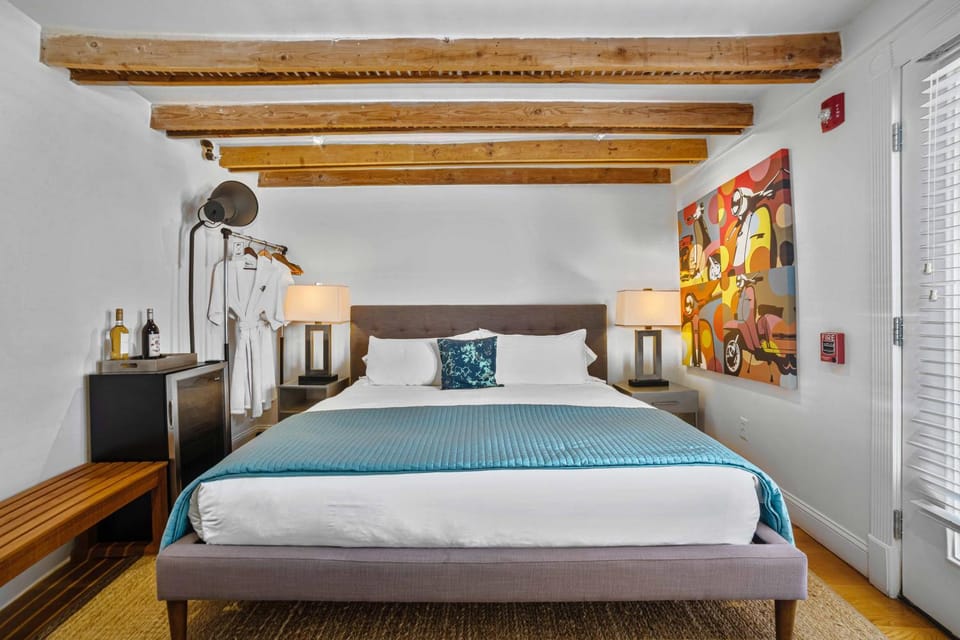Bed, Photo of the whole room
