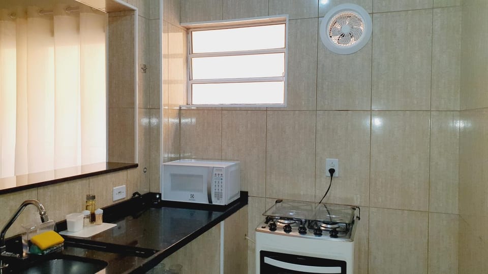 Kitchen or kitchenette, minibar