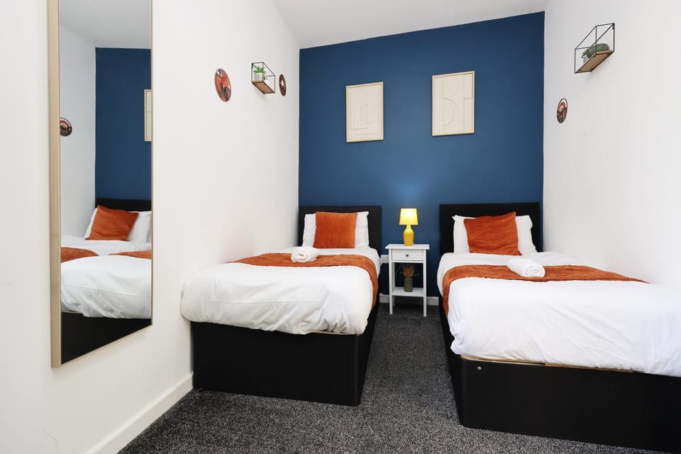 Bed, Photo of the whole room, Bedroom