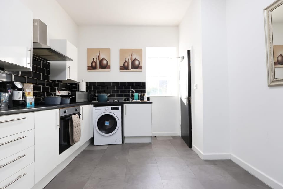 Coffee/tea facilities, Kitchen or kitchenette, dishwasher, fireplace, minibar, oven, pet friendly, stove, toaster, washing machine, dryer