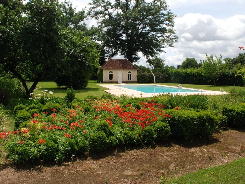 Petite maison de campagne avec piscine chauffée, tennis et nombreuses activités pour tous! - FR-1-410-270 House in Pays de la Loire
