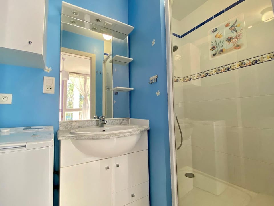 Appartement 2 pers. rénové avec balcon, accès plage et centre-ville à pied - Classé 2* - FR-1-231-285 Apartment in Pays de la Loire