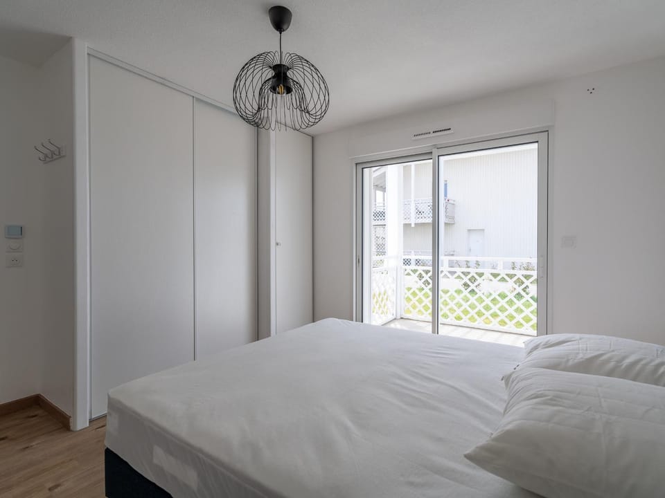 Appartement Neuf 3* à Mimizan - 100m de l'Océan, Piscine, Clim, WiFi, 4 Pers, Ménage inclus - FR-1-50-112 Apartment in Mimizan