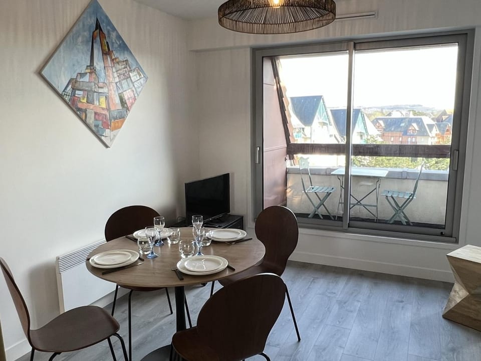 Cabourg: Duplex Rénové 2P, Plage Directe, Fibre - FR-1-487-351 Apartment in Cabourg