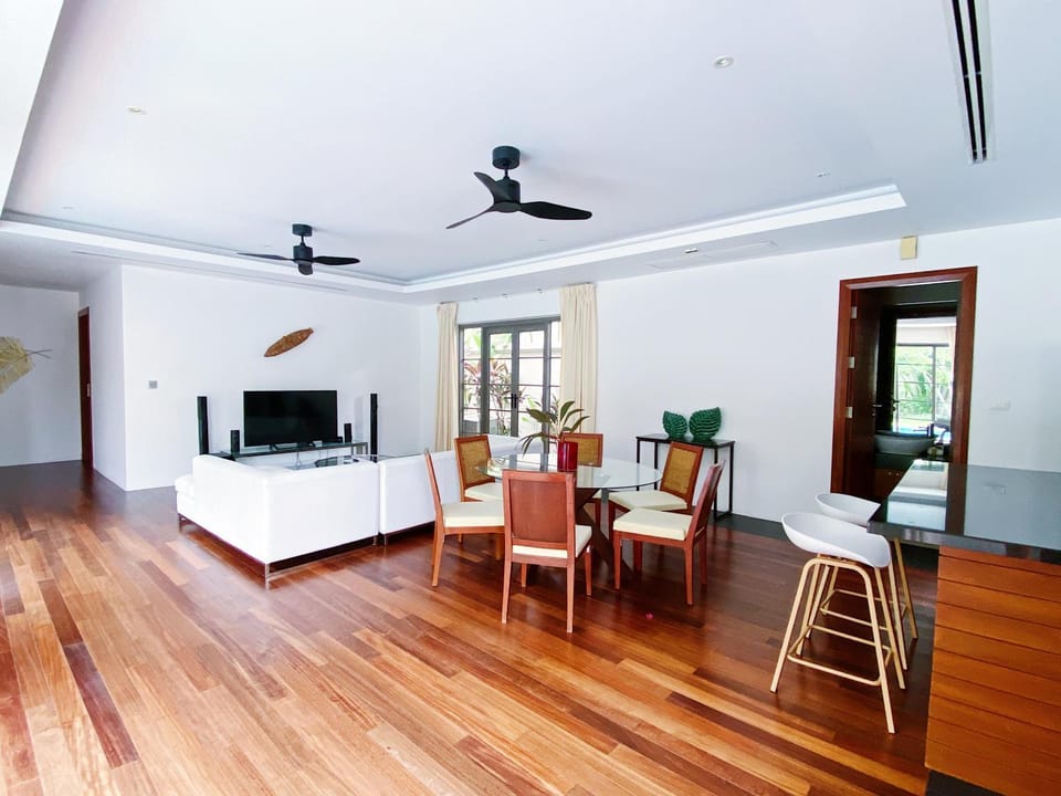 Luxe 2br Pool Villa walk to Bangtao Beach Villa in Choeng Thale