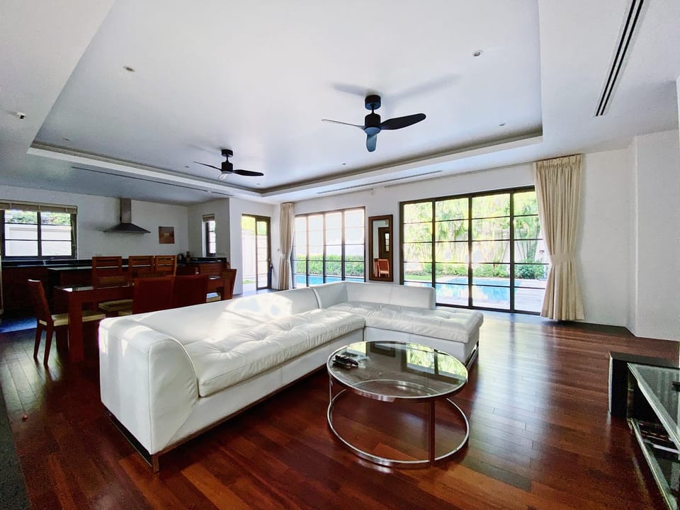 Luxe 2br Pool Villa walk to Bangtao Beach Villa in Choeng Thale