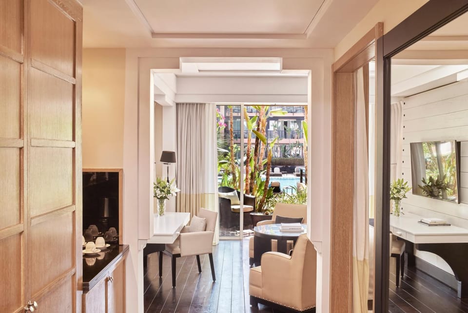 Bed, TV and multimedia, Living room, Photo of the whole room, Seating area, Dining area, Bedroom, air conditioner
