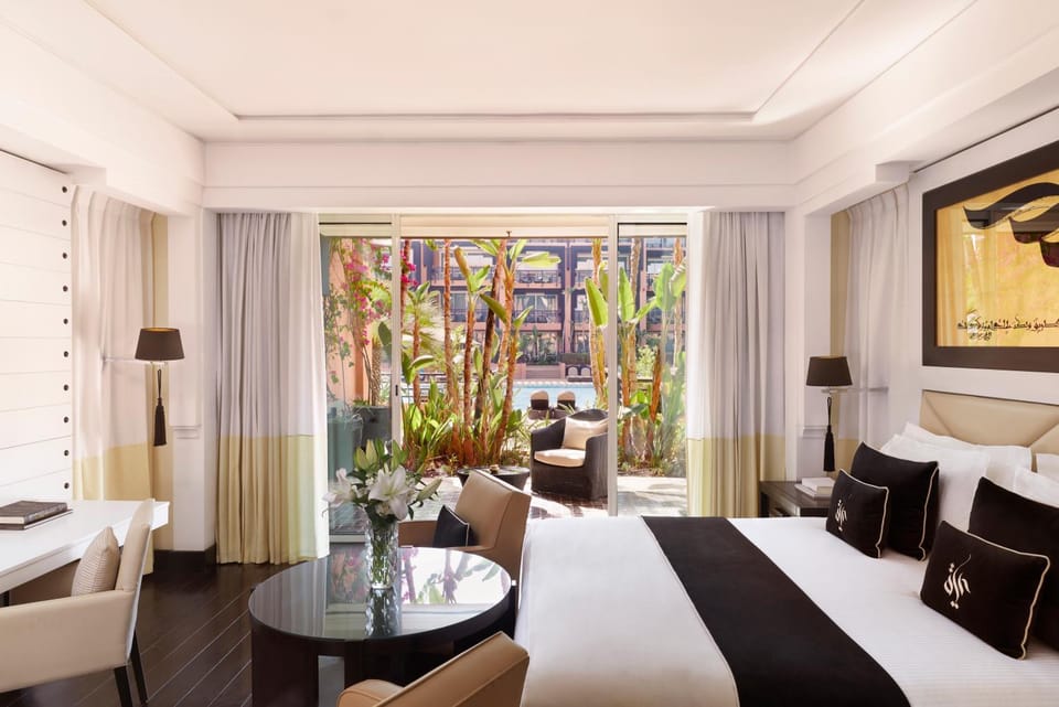 Bed, Living room, Photo of the whole room, Seating area, Bedroom