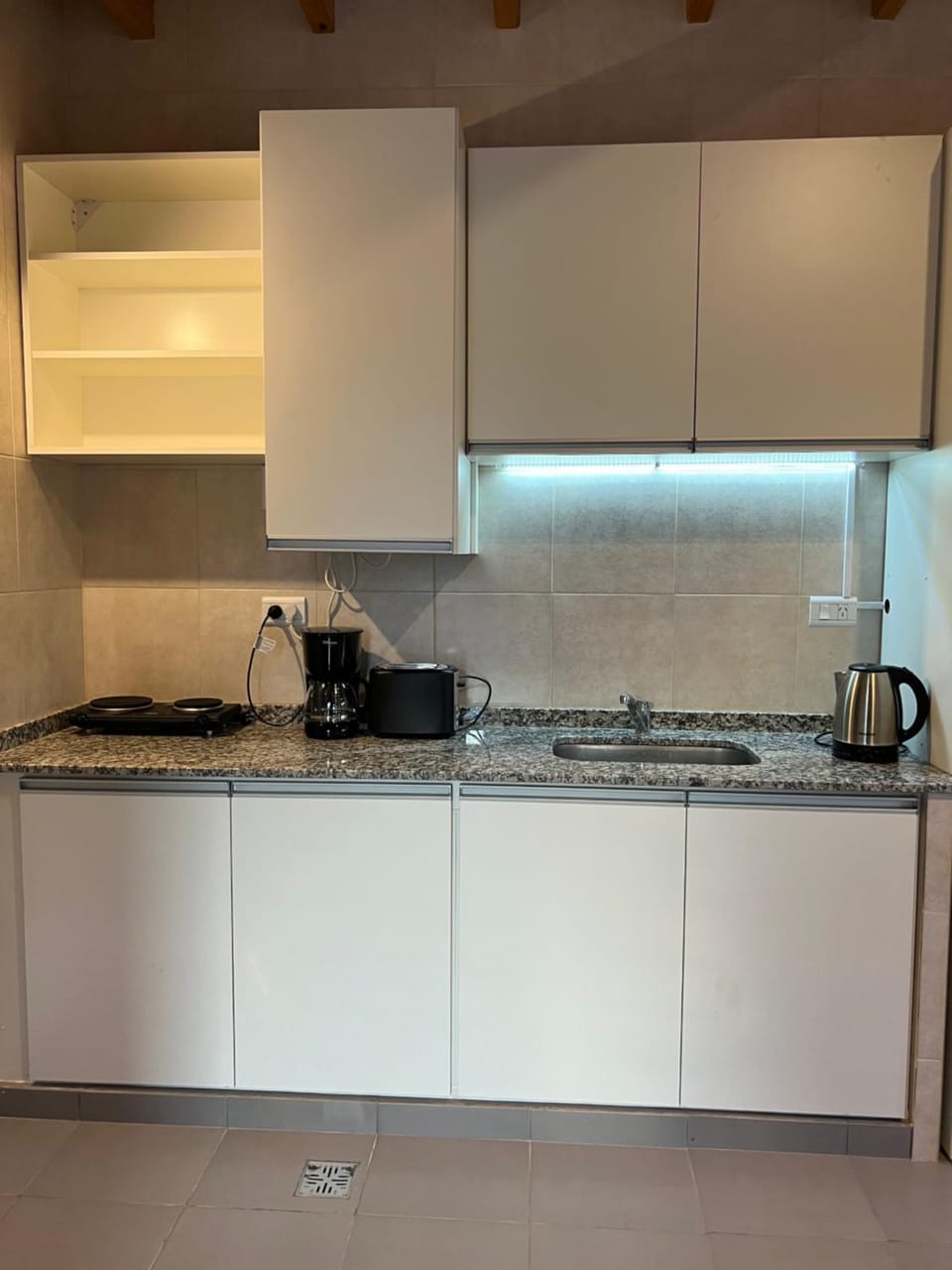 Coffee/tea facilities, Kitchen or kitchenette, minibar, pet friendly