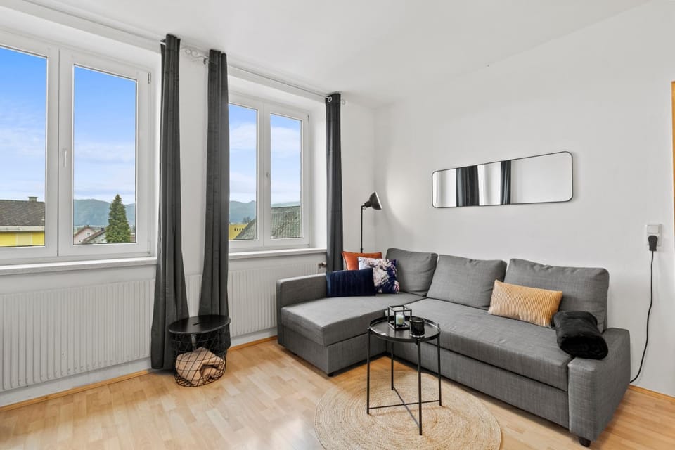 Living room, Seating area, internet