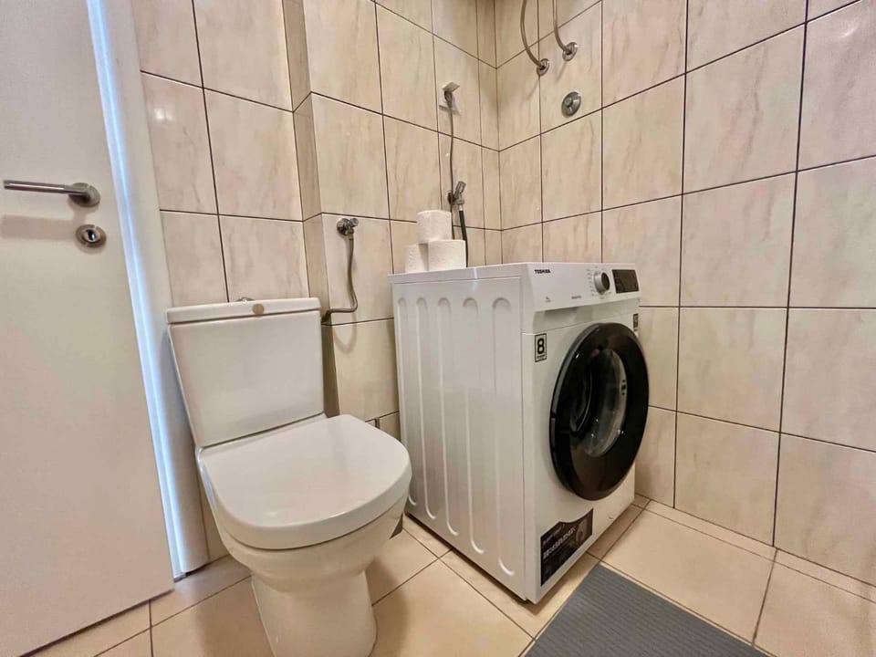 Bathroom, washing machine