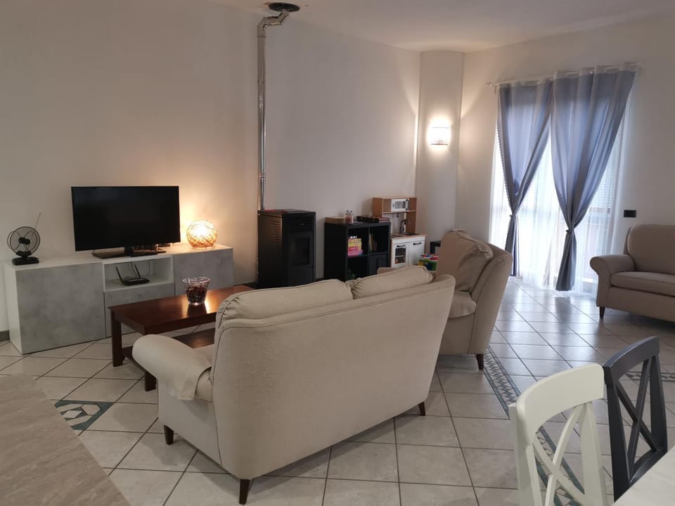 Communal lounge/ TV room, Children play ground, TV and multimedia, Living room, Seating area