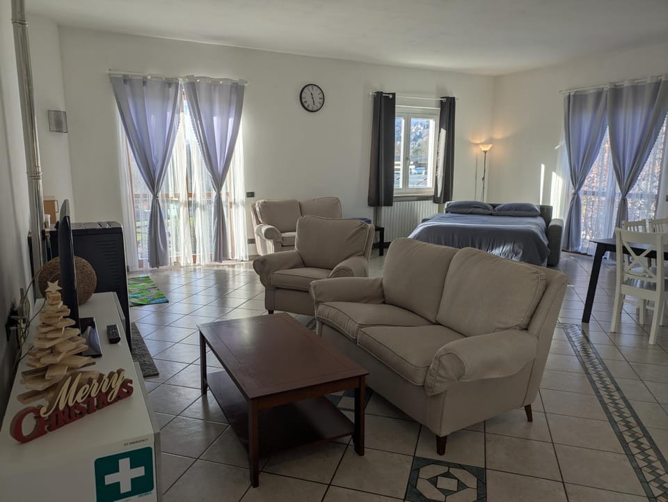 Communal lounge/ TV room, Dining area