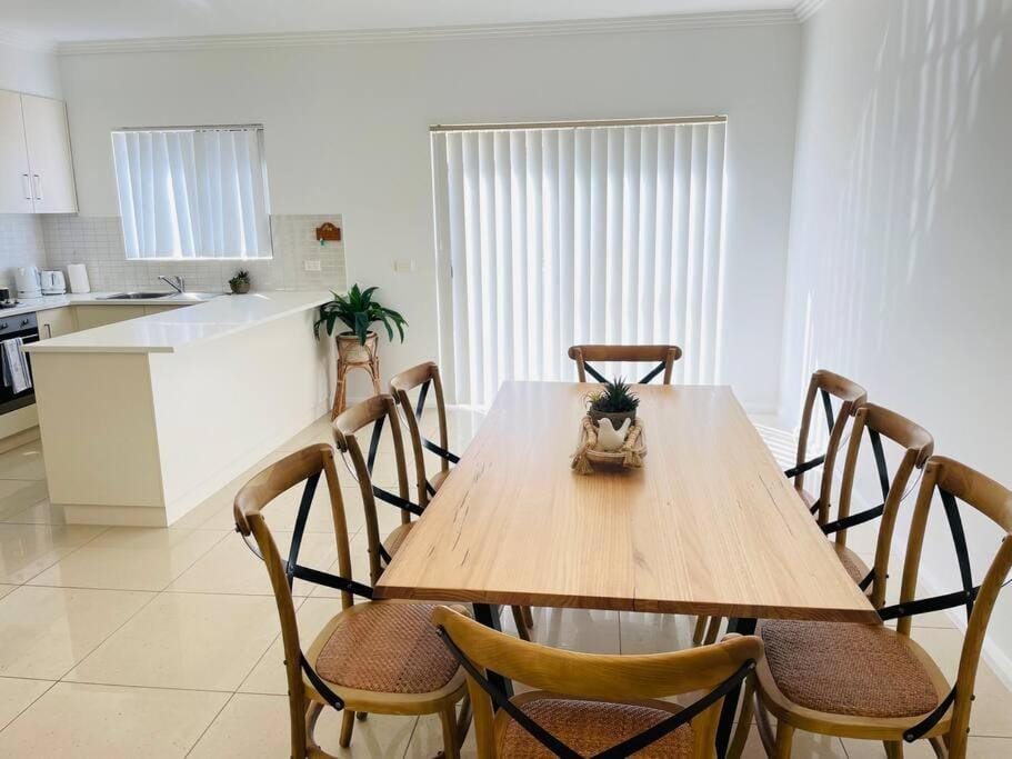 Tarcutta St Seven Apartment in North Wagga Wagga