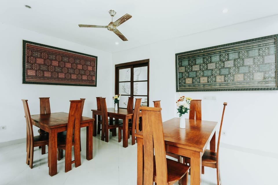 Seating area, Dining area