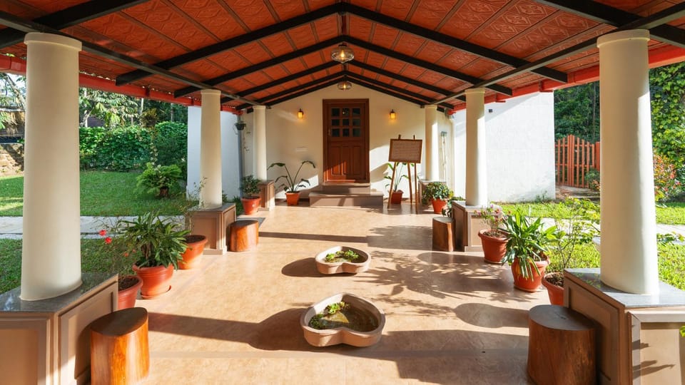 Property building, Patio, Facade/entrance, Spring, Day, Garden, Garden view