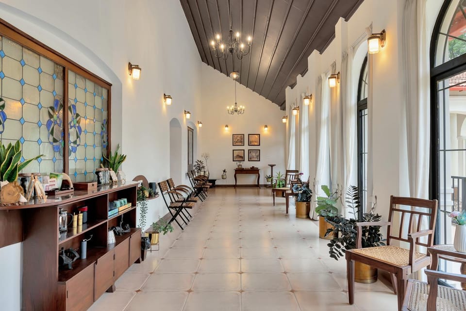 Property building, Restaurant/places to eat, Living room, Banquet/Function facilities, Seating area