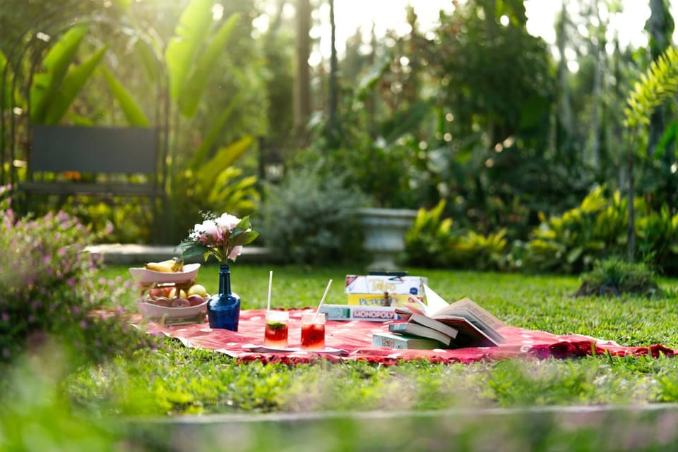 Spring, Day, Natural landscape, Garden, Food and drinks, Food, Garden view, Drinks
