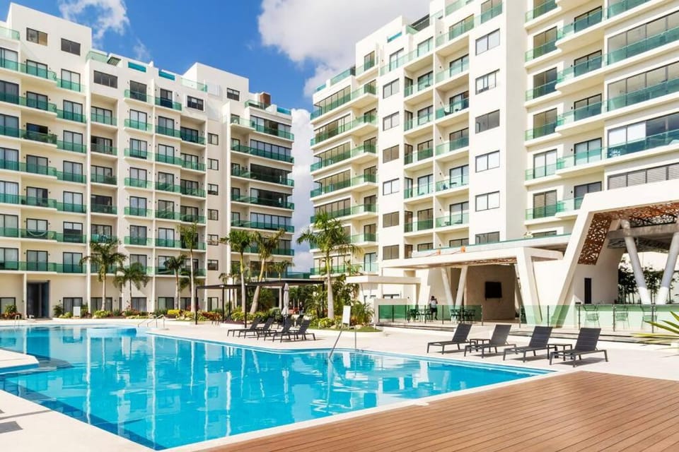Communal lounge/ TV room, Pool view, Swimming pool, sunbed
