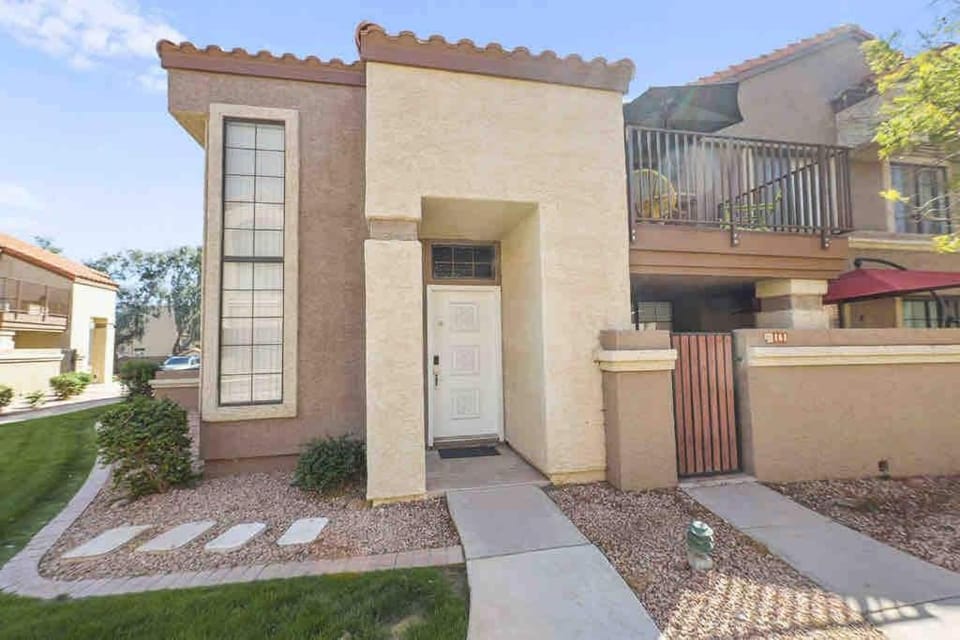 The Cool Cactus Condo with Pool and Jacuzzi House in Tempe