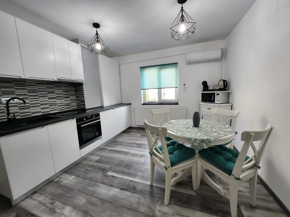 Kitchen or kitchenette, Dining area, minibar, pet friendly, stove