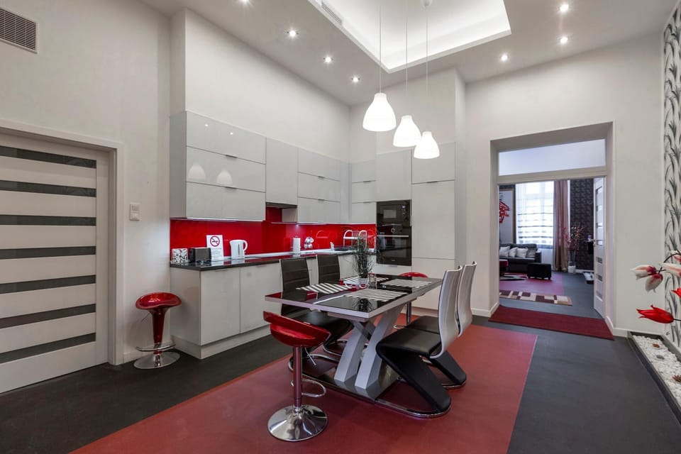 Kitchen or kitchenette, Dining area, minibar, pet friendly, stove