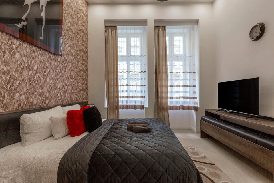 Bed, TV and multimedia, Living room, Photo of the whole room, Bedroom