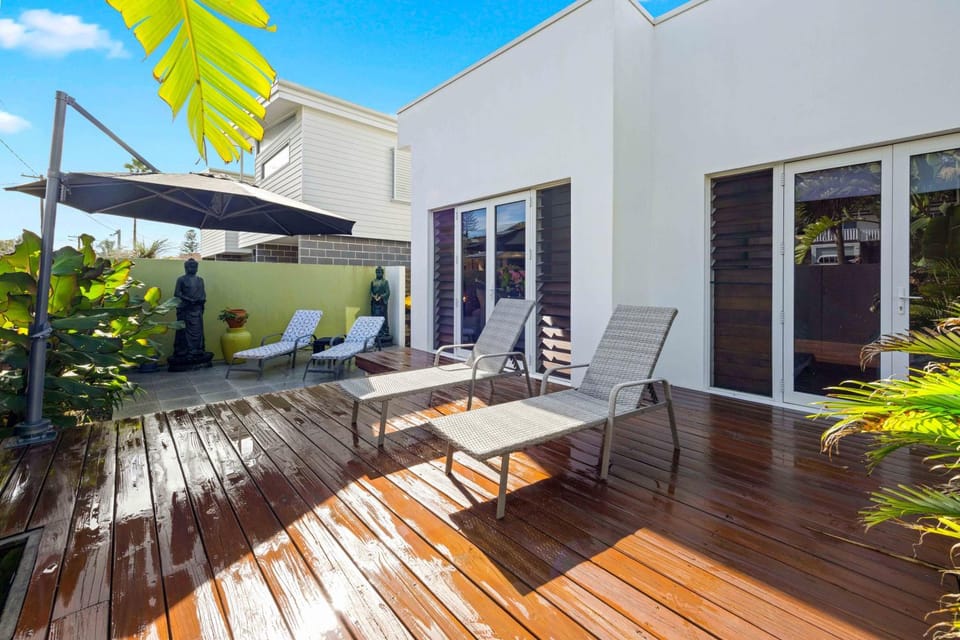 Property building, sunbed