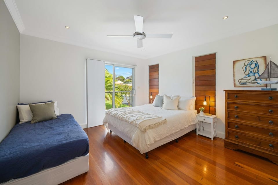 Bed, Bedroom, Sea view, wardrobe