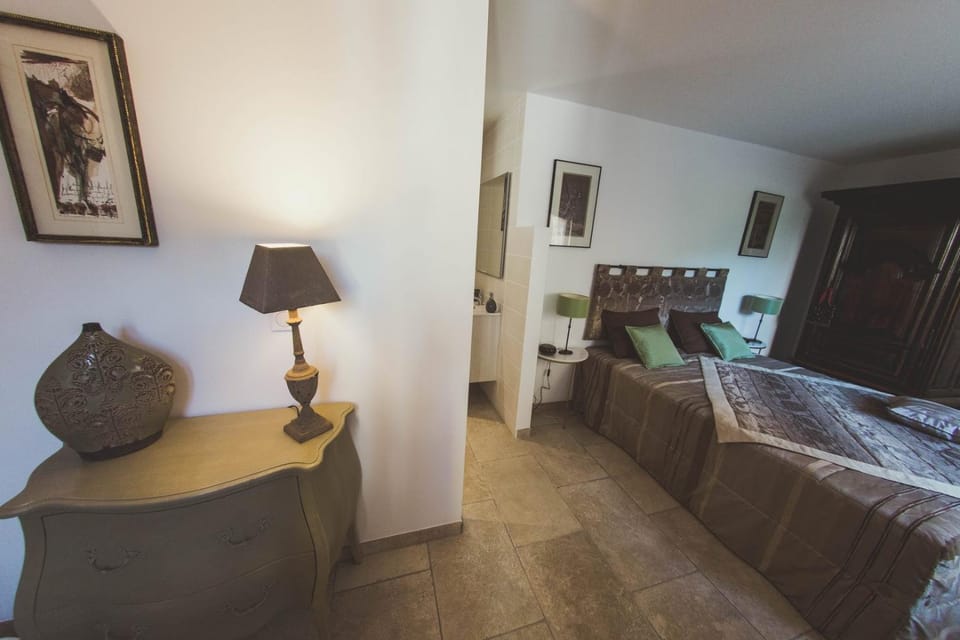 Property building, Photo of the whole room